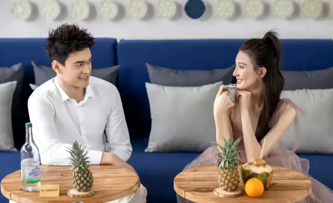 孙杨晒照包粽子，妻子张豆豆甜蜜出镜，夫妻头贴头戴情侣首饰好甜-孙杨 结婚