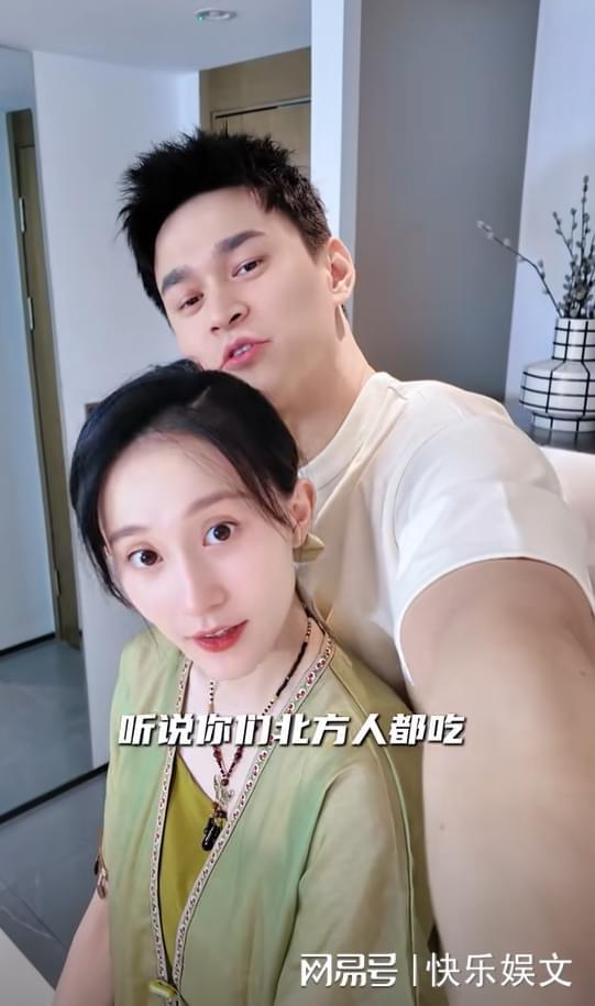 孙杨与娇妻在家包粽子！体操女神娇妻娇小可人，夫妻两人幸福温馨-孙杨3000米记录是多少