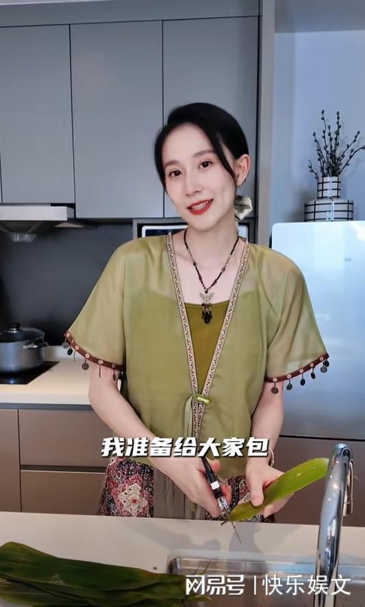孙杨与娇妻在家包粽子！体操女神娇妻娇小可人，夫妻两人幸福温馨-孙杨3000米记录是多少