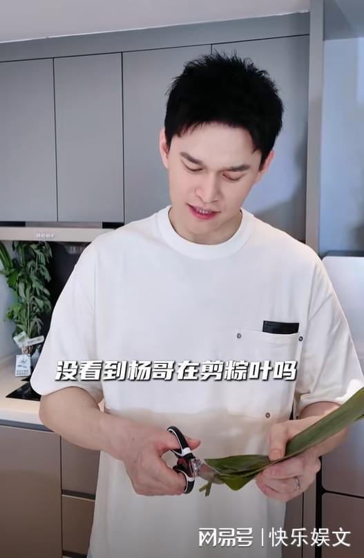 孙杨与娇妻在家包粽子！体操女神娇妻娇小可人，夫妻两人幸福温馨-孙杨3000米记录是多少