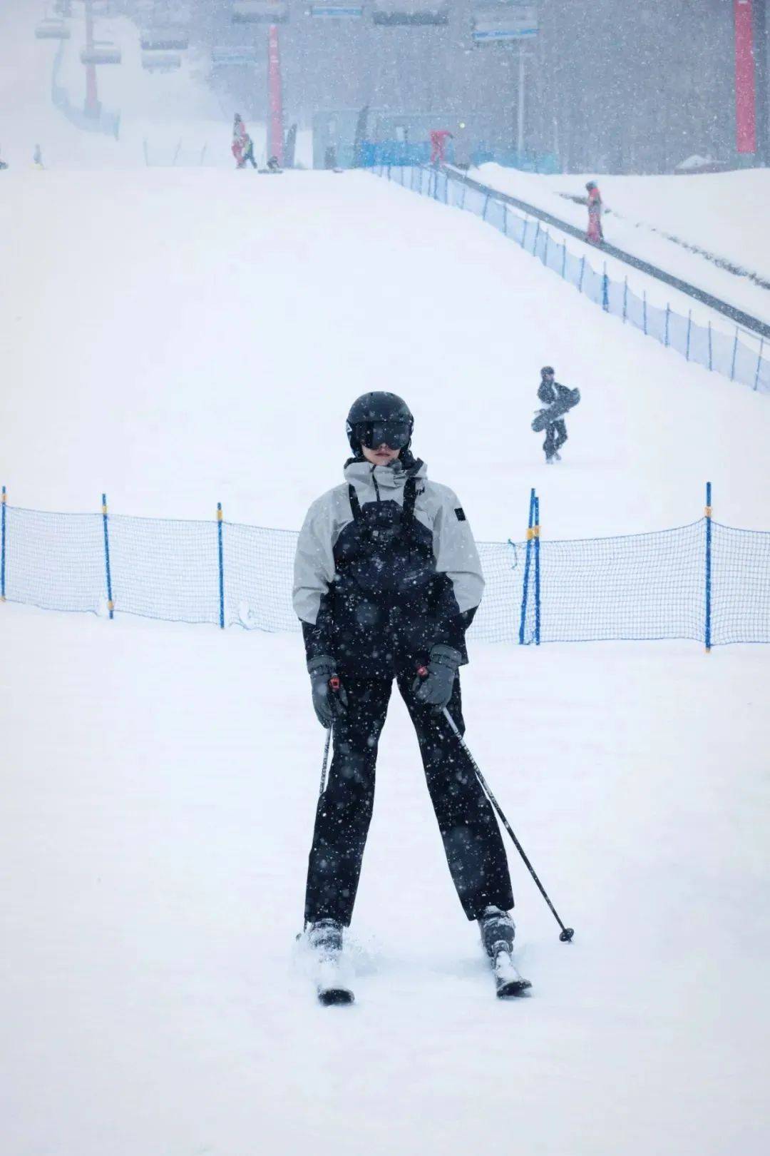 跟着《我们仨》继续相约滑雪场的夏天吧~-我们仨综艺节目