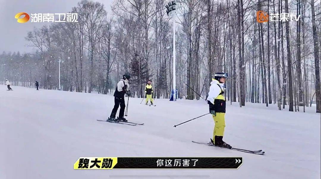 跟着《我们仨》继续相约滑雪场的夏天吧~-我们仨综艺节目