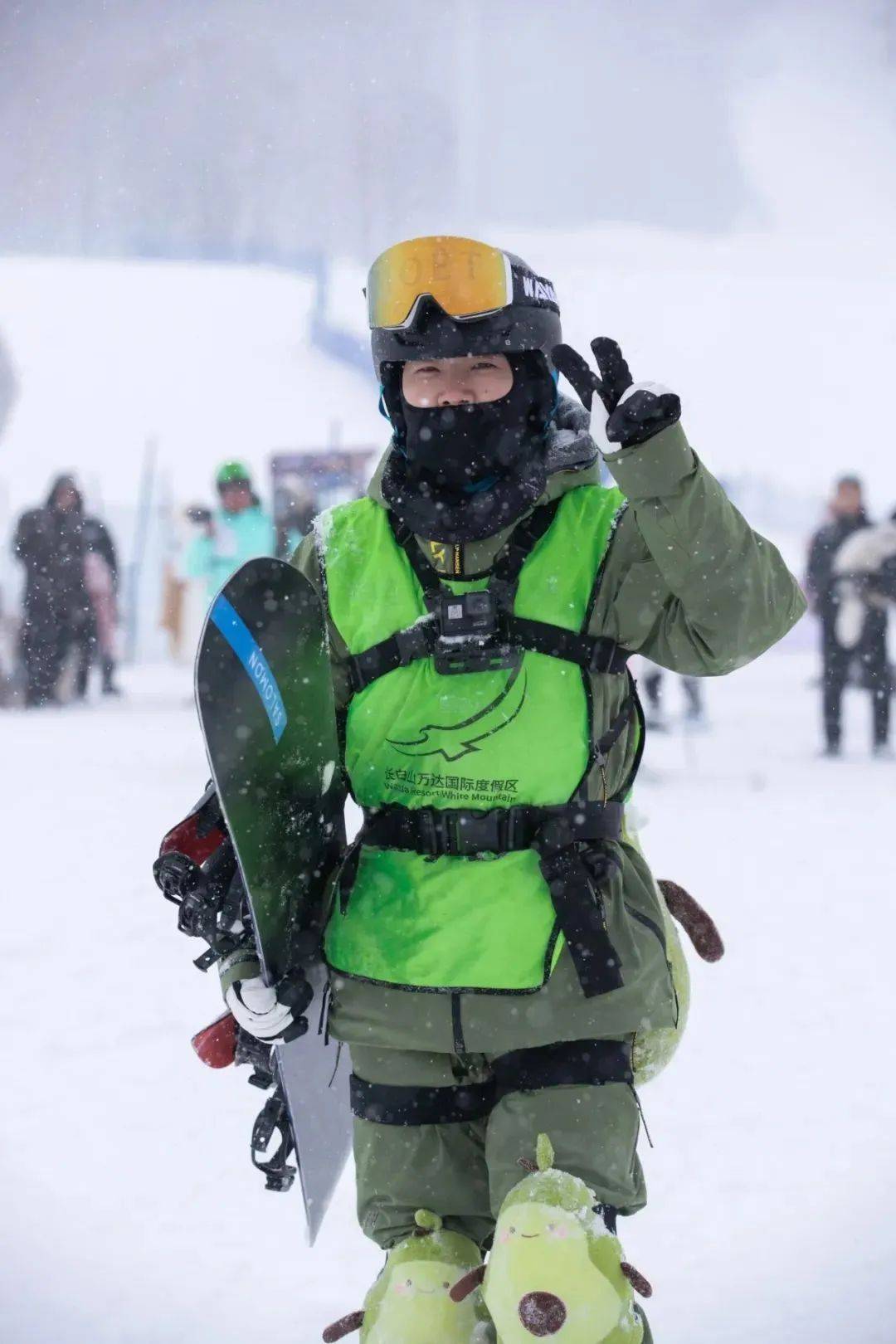 跟着《我们仨》继续相约滑雪场的夏天吧~-我们仨综艺节目
