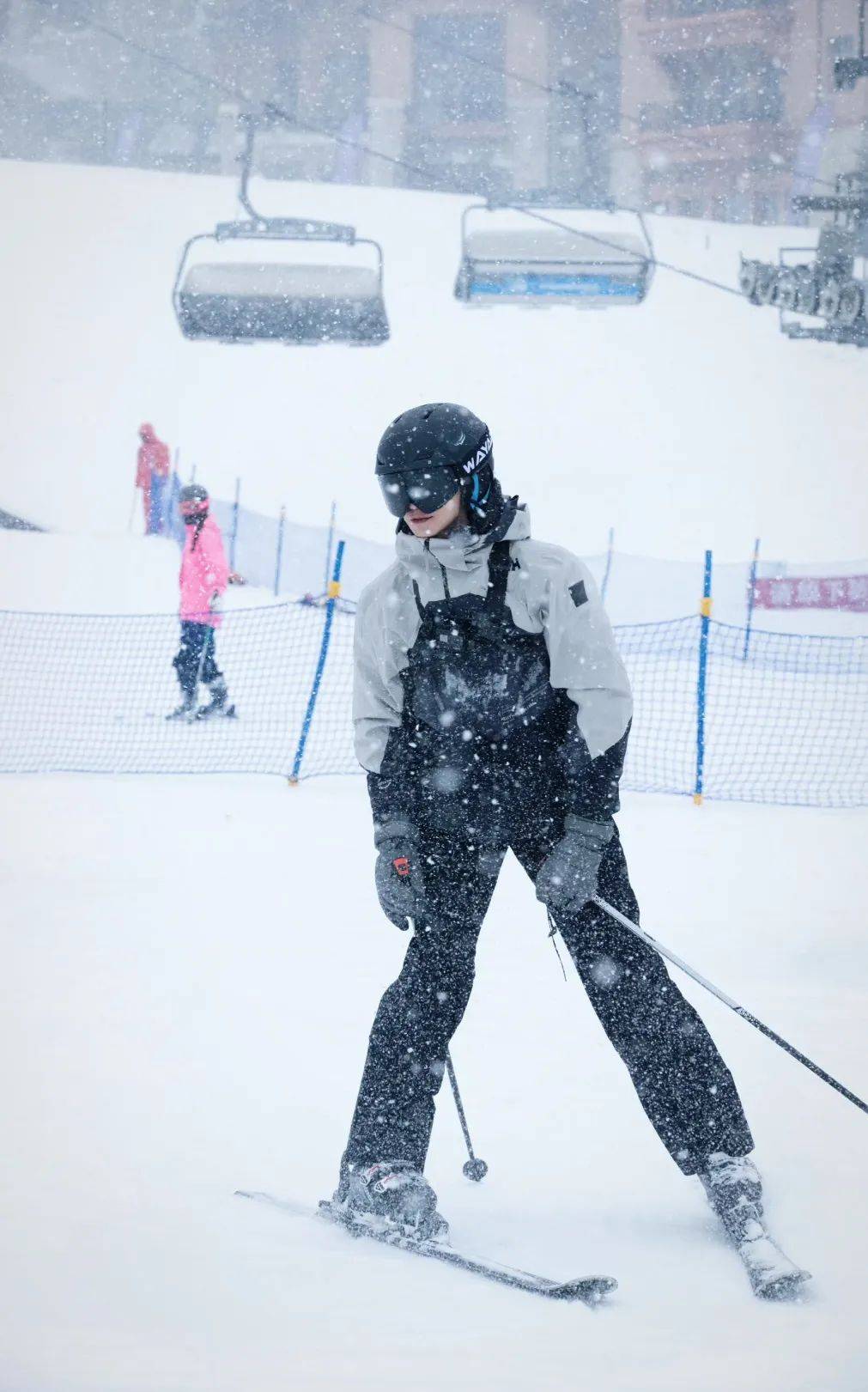 跟着《我们仨》继续相约滑雪场的夏天吧~-我们仨综艺节目