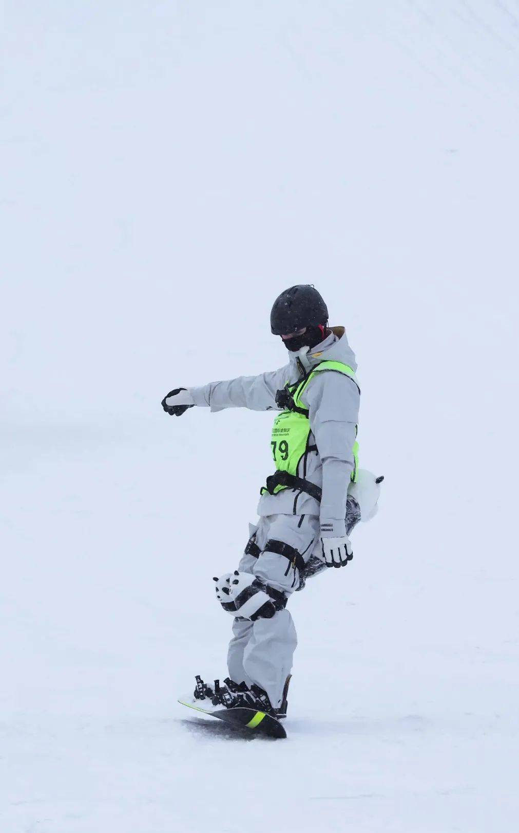 跟着《我们仨》继续相约滑雪场的夏天吧~-我们仨综艺节目