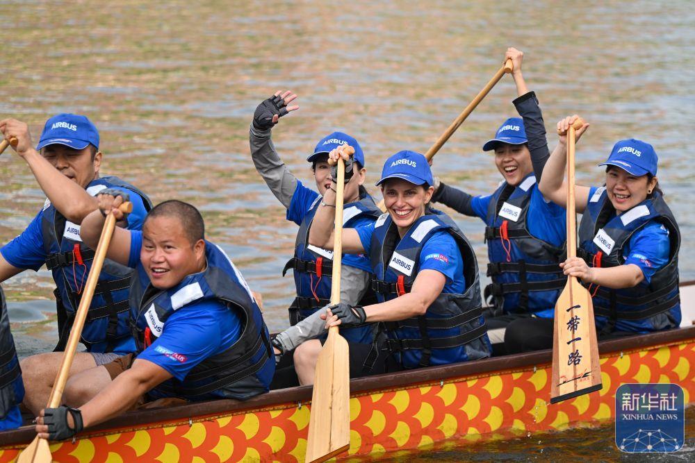 “我在海河赛龙舟”——外籍工程师体验端午习俗-天津海河划龙舟