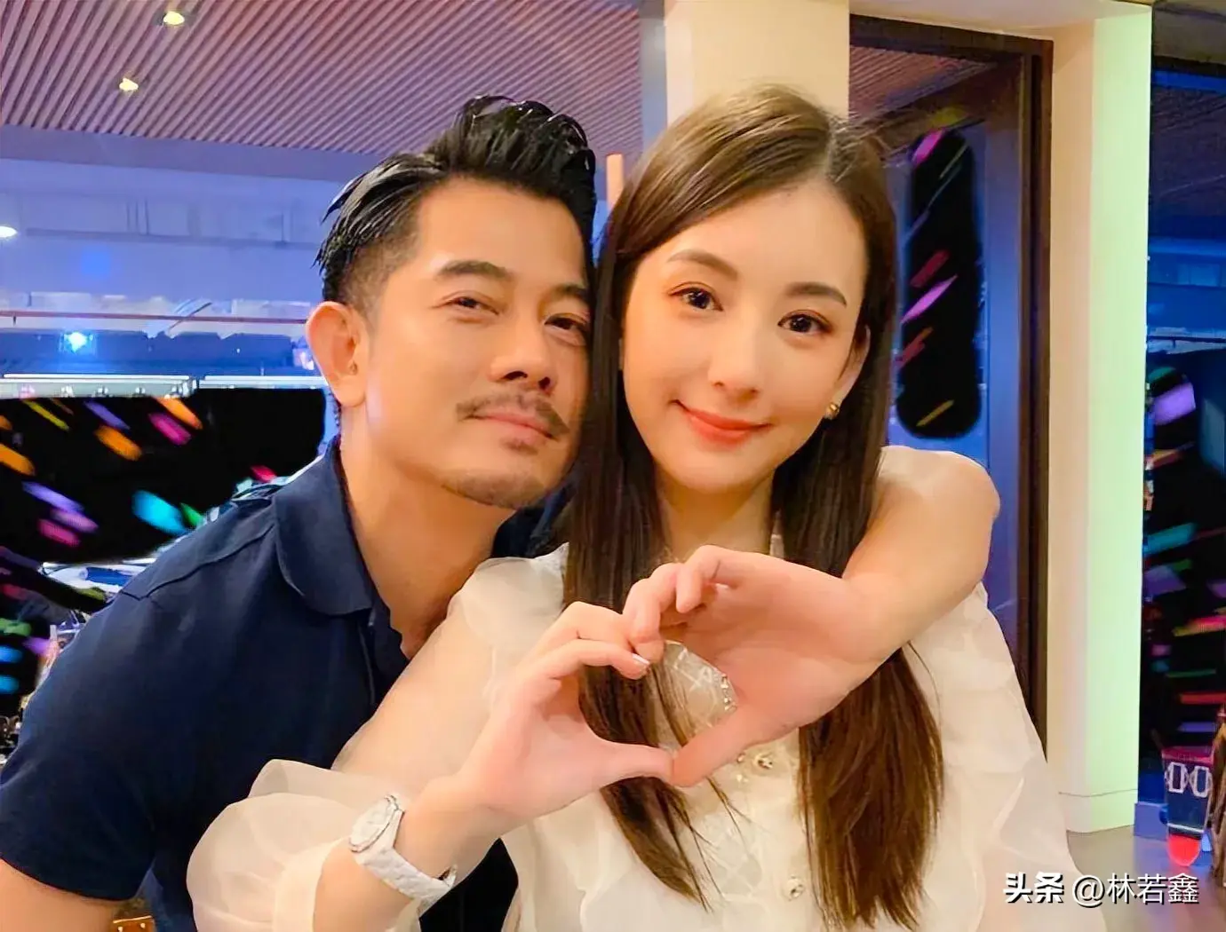 郭富城全家福曝光，带老婆孩子，开游艇度假，网友：高颜值的一家-郭富城一家现状