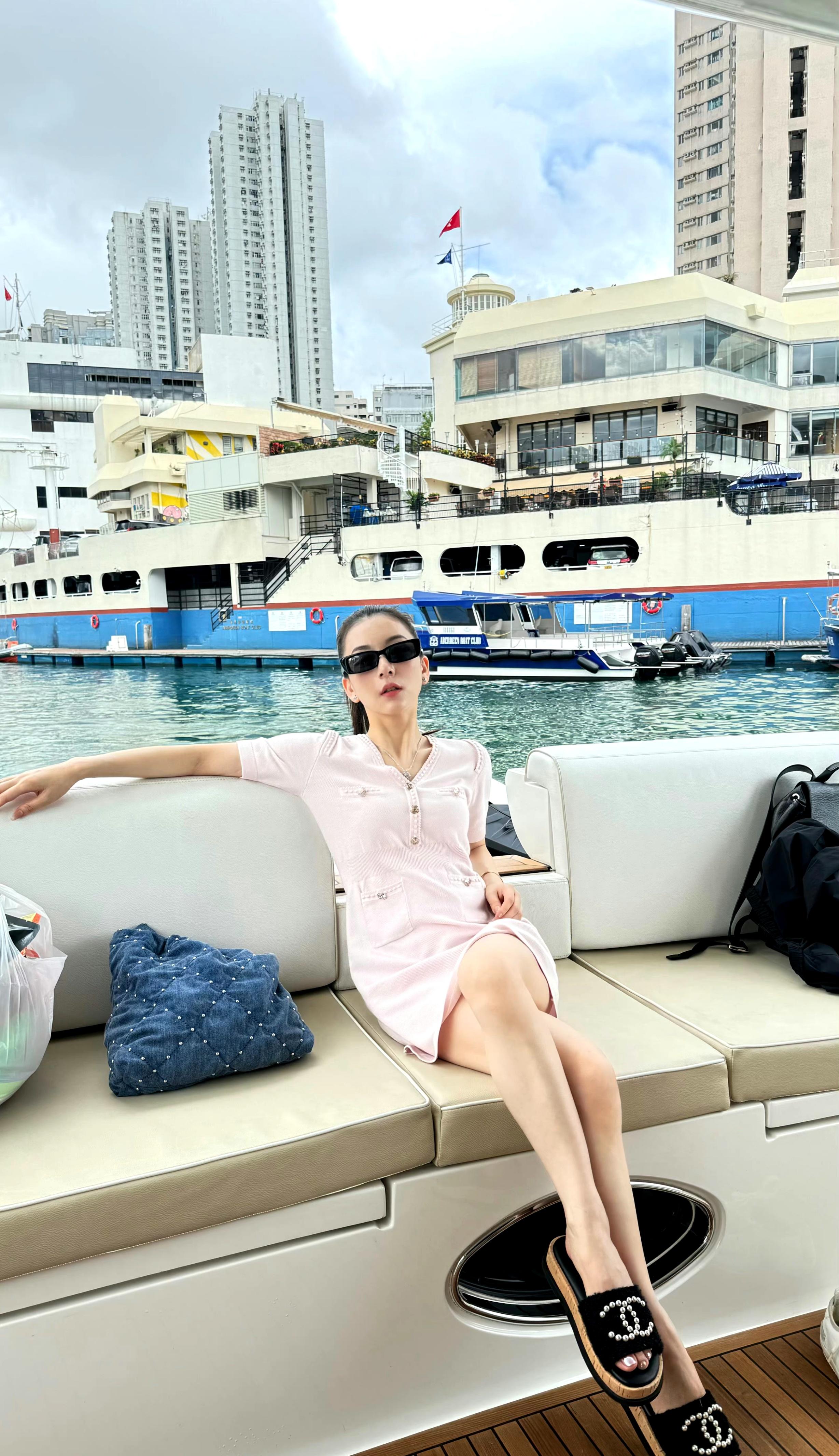 郭富城全家福曝光，携娇妻开游轮过端午，俩女儿颜值超高像双胞胎-郭富城家中老几