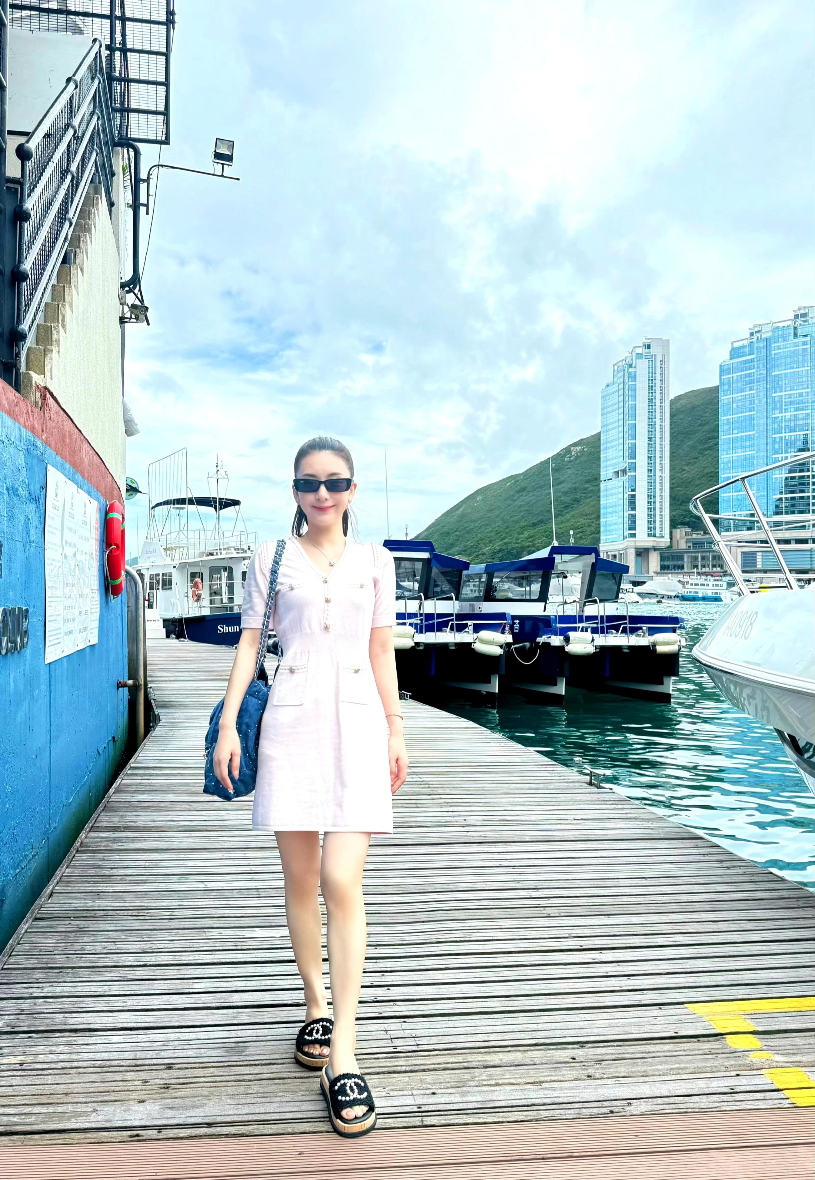 郭富城全家福曝光，携娇妻开游轮过端午，俩女儿颜值超高像双胞胎-郭富城家中老几