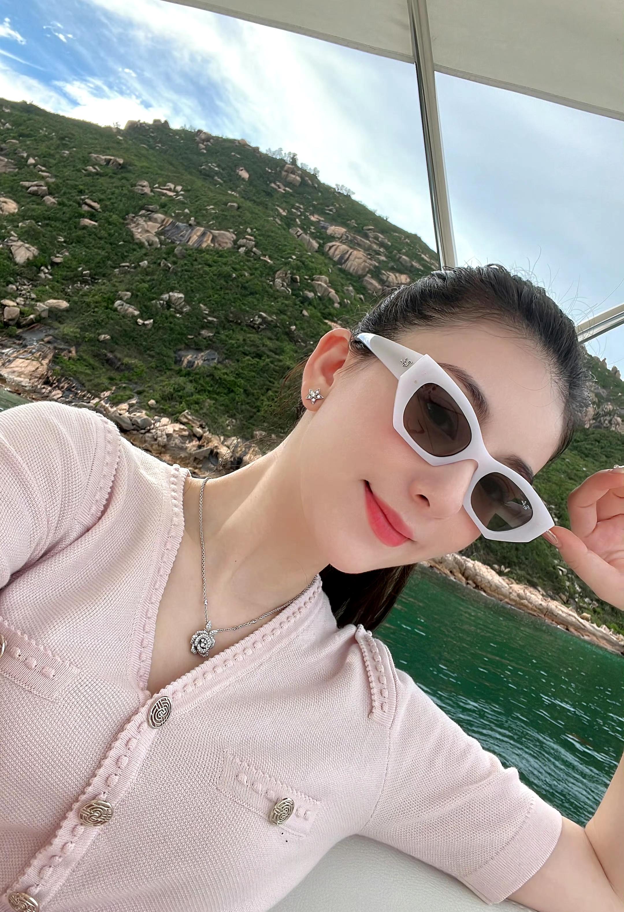 郭富城全家福曝光，携娇妻开游轮过端午，俩女儿颜值超高像双胞胎-郭富城家中老几