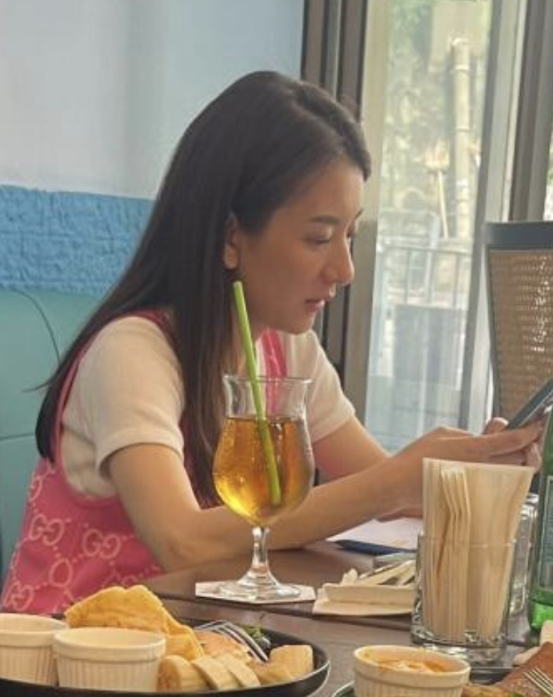 郭富城全家福曝光，携娇妻开游轮过端午，俩女儿颜值超高像双胞胎-郭富城家中老几