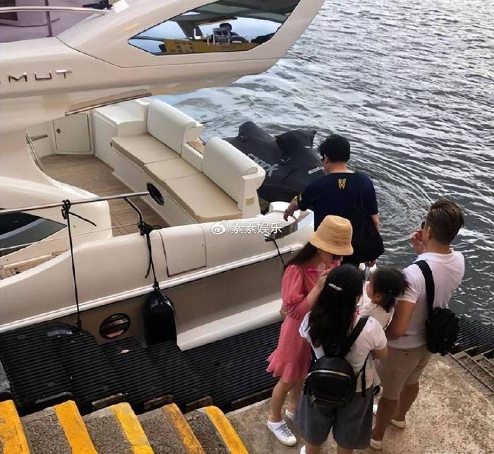 方媛曝光郭富城价值5000万游艇，内饰奢华大气，艇内自带休息大床-郭富城和方媛的视频