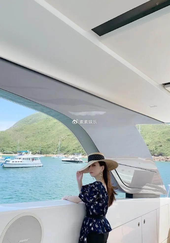 方媛曝光郭富城价值5000万游艇，内饰奢华大气，艇内自带休息大床-郭富城和方媛的视频