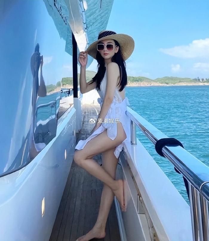 方媛曝光郭富城价值5000万游艇，内饰奢华大气，艇内自带休息大床-郭富城和方媛的视频