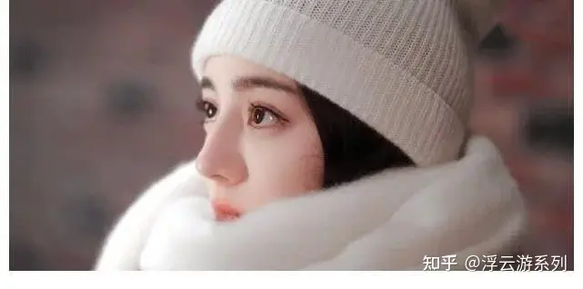 迪丽热巴又推新封面，90后顶流秀背影杀，扎染色麻花辫过于抢镜-迪丽热巴披发