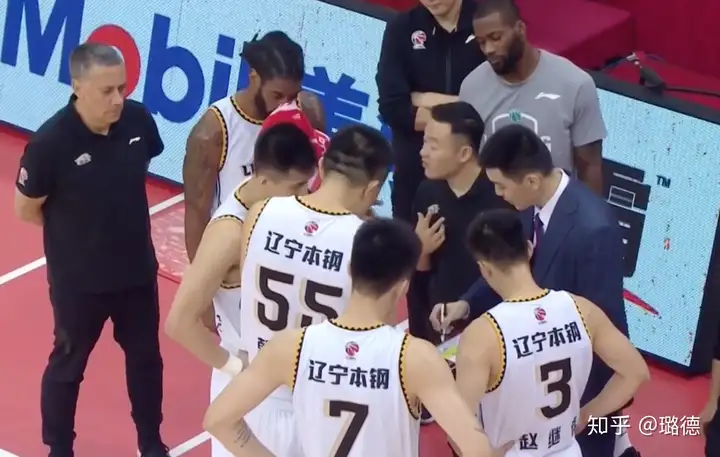 辽宁输球显弊端！篮板狂输23个，郭艾伦6次失误，他该理智一些-辽宁篮球输了