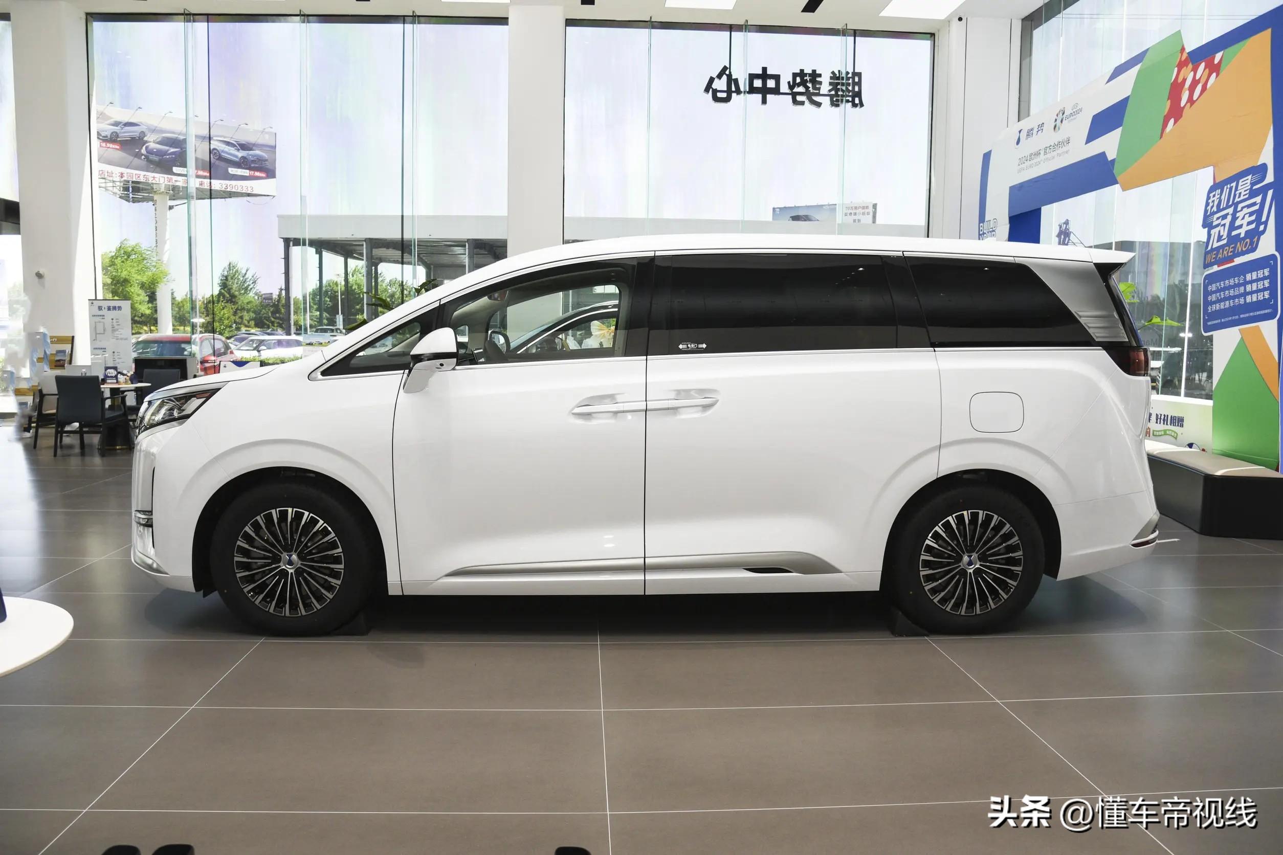 新车 | 约合61.3万元起售，腾势D9登陆中国香港市场，首店6月底开业-腾势x厂家