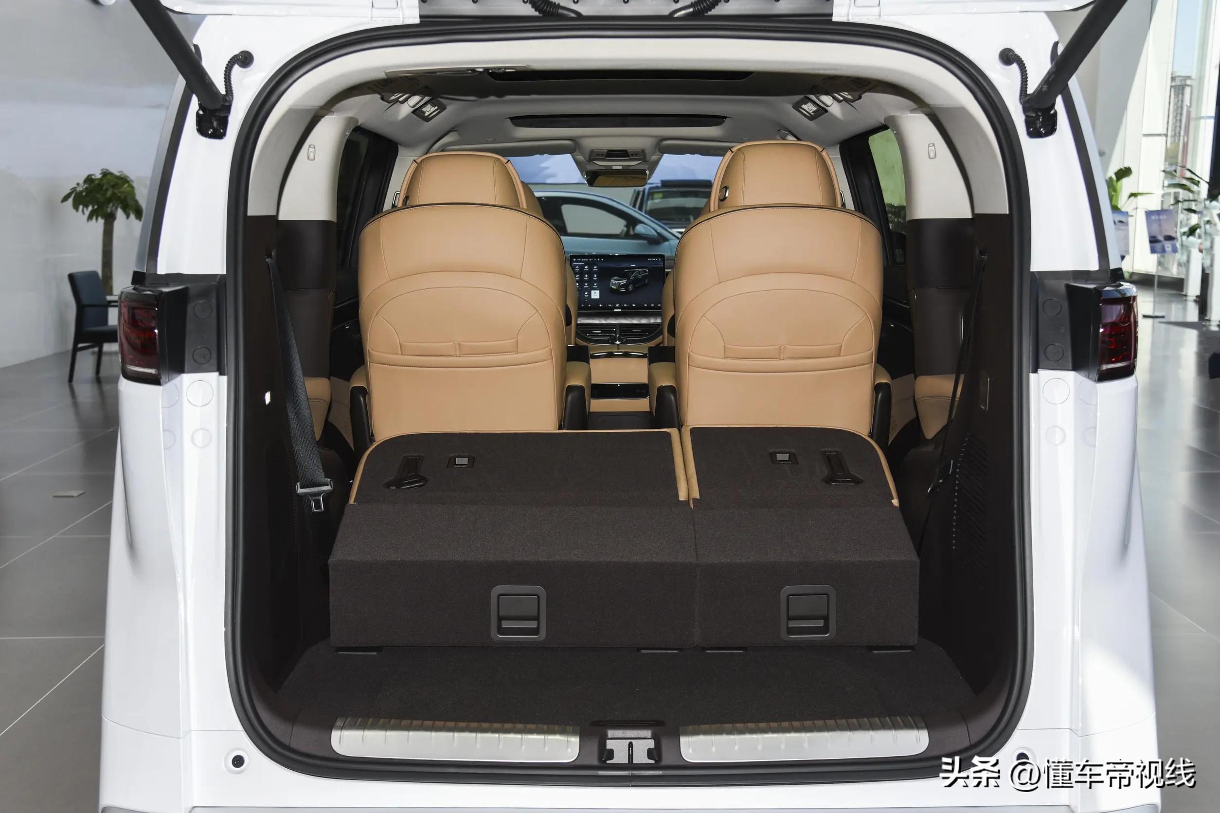 新车 | 约合61.3万元起售，腾势D9登陆中国香港市场，首店6月底开业-腾势x厂家