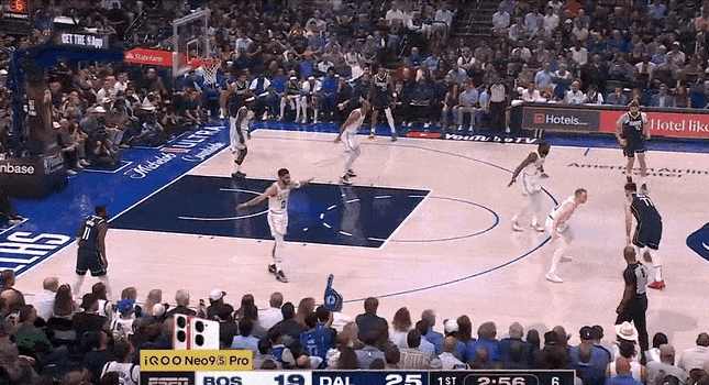 总决赛G3战报：欧文砍下20分，东契奇17分，独行侠51-50绿军。-欧文总决赛抢七