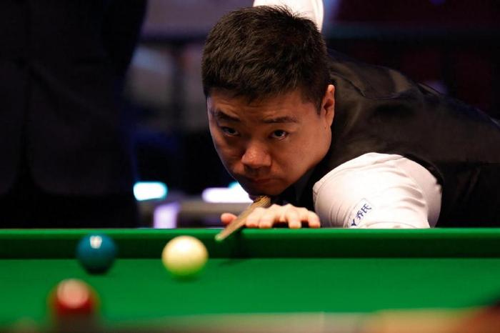 斯诺克龙年首秀上演，中国军团全出局无缘8强，丁俊晖正赛一轮游-斯诺克大师赛丁俊晖战况