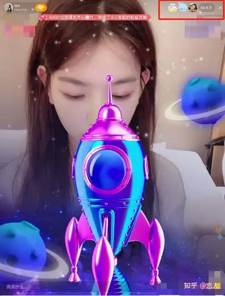 不惧舔狗外号！王思聪与美女逛商场 女方还把玩他的手-王思聪带美女聚餐