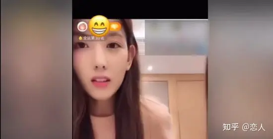 不惧舔狗外号！王思聪与美女逛商场 女方还把玩他的手-王思聪带美女聚餐