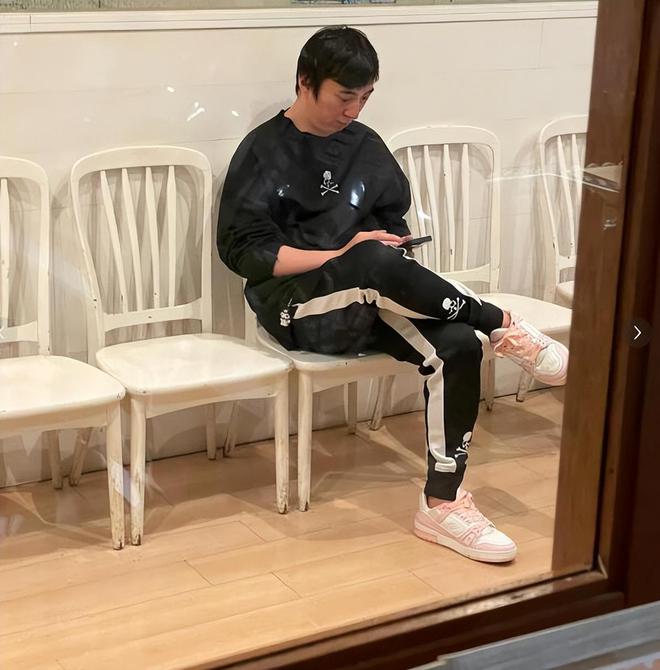 王思聪现身日本顶级童装店！还买了不少女童服装-王思聪日本料理店