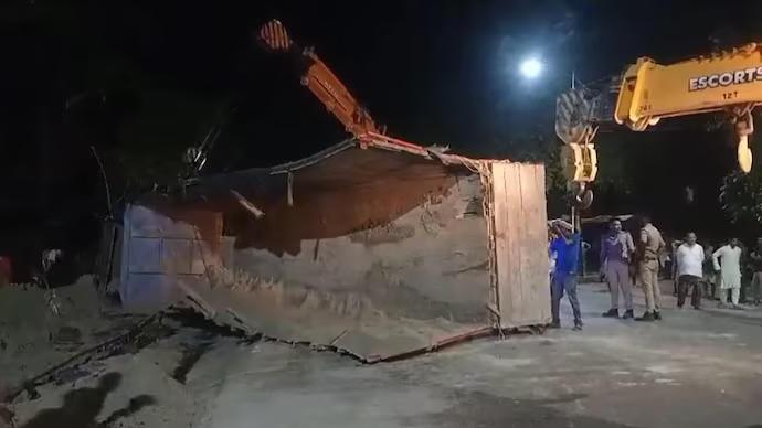 印度一沙车翻覆 祖孙三代9人被活埋8人身亡 全家仅4岁女童生还-印度事故最新消息