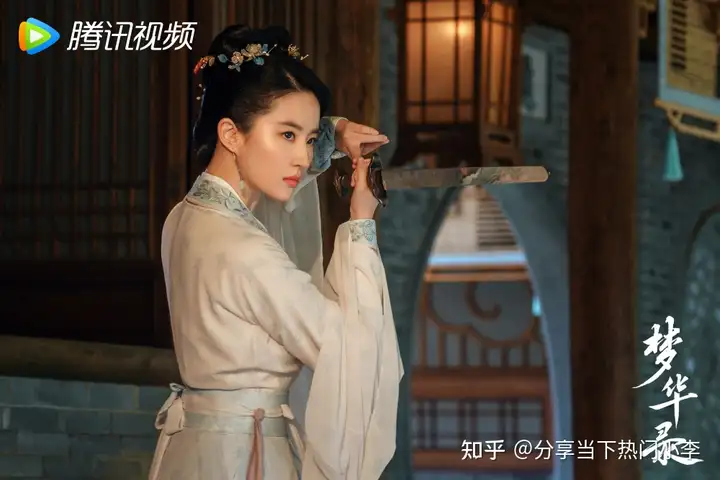 不经意间，刘亦菲又走在了“85花”前面！-刘亦菲不是85花是75花吗