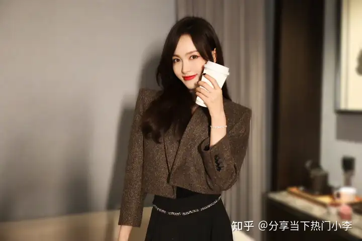 不经意间，刘亦菲又走在了“85花”前面！-刘亦菲不是85花是75花吗