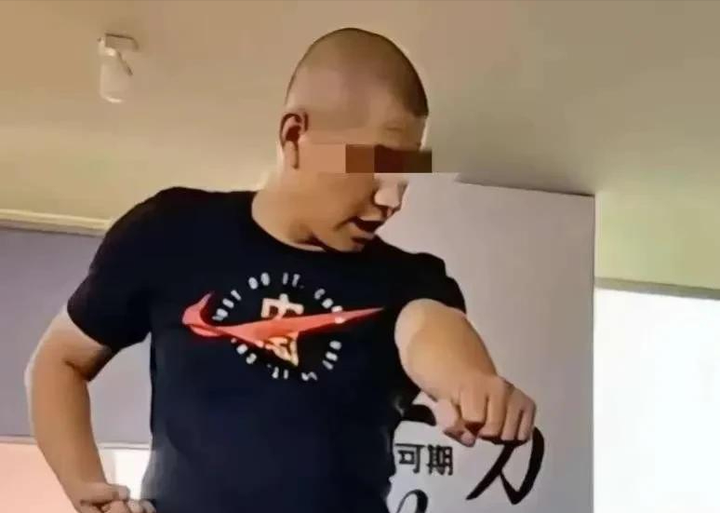 青岛一8岁男童被武校教练殴打致死，事后拍视频伪造证据，更多现场细节曝光-武校教练打学生