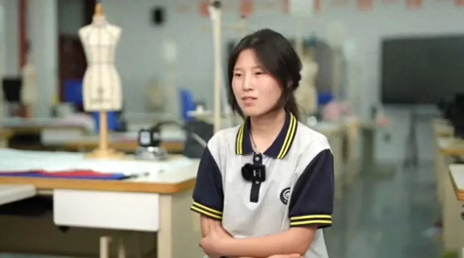 17岁中专生姜萍获得数学竞赛全球12名，姜萍 :我想证明自己-17岁中专毕业迷茫做什么工作