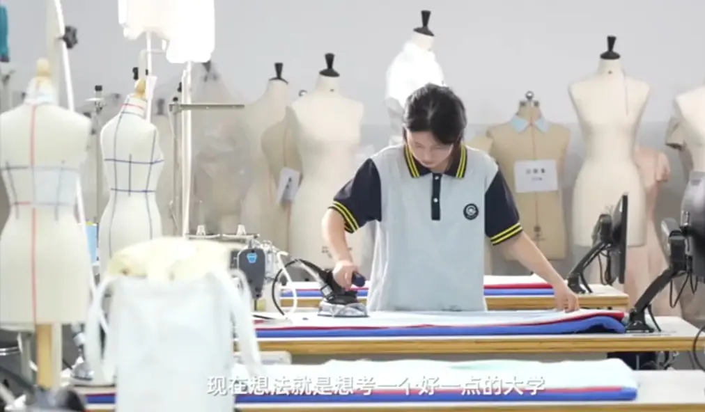 17岁中专生姜萍获得数学竞赛全球12名，姜萍 :我想证明自己-17岁中专毕业迷茫做什么工作