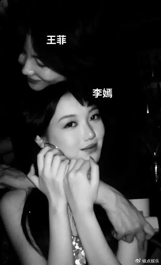 李嫣18岁生日照曝光，兔唇痕不见美到认不出，被王菲搂在怀里亲吻-李嫣太丑了