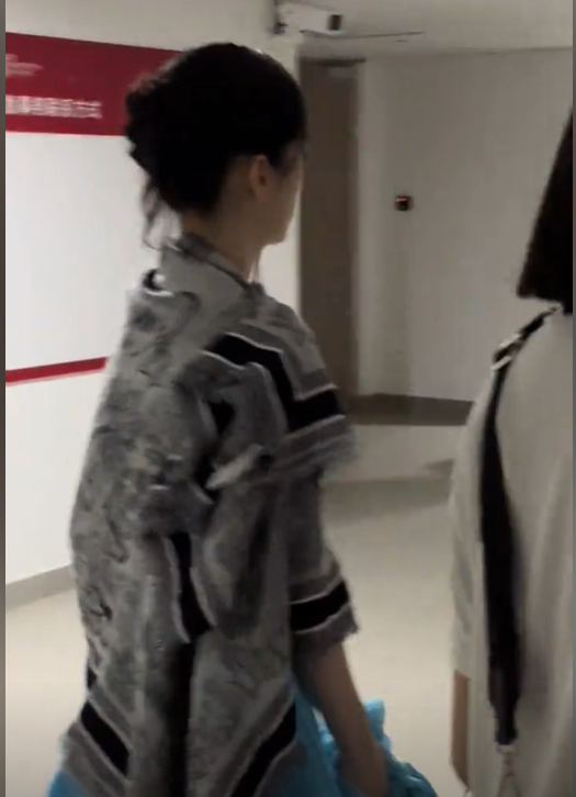 周也“耍大牌”事件愈演愈烈，央媒下场发实锤证据，给她上了一课-周也oo