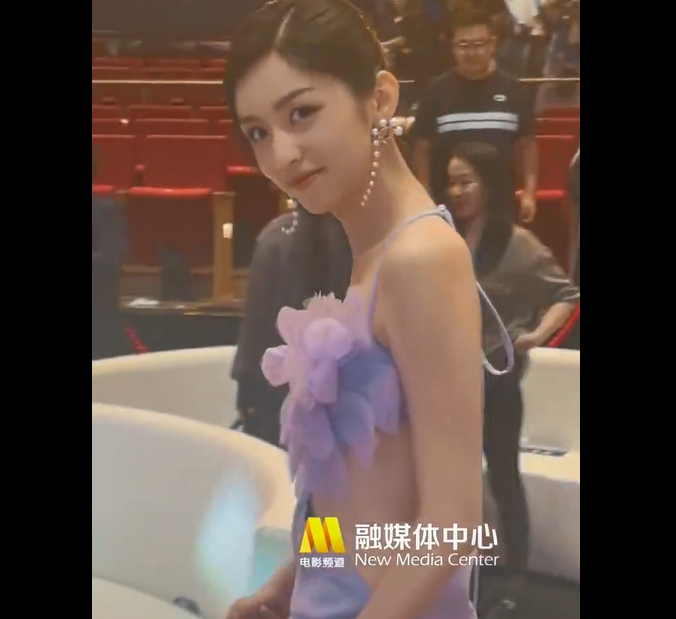 周也“耍大牌”事件愈演愈烈，央媒下场发实锤证据，给她上了一课-周也oo