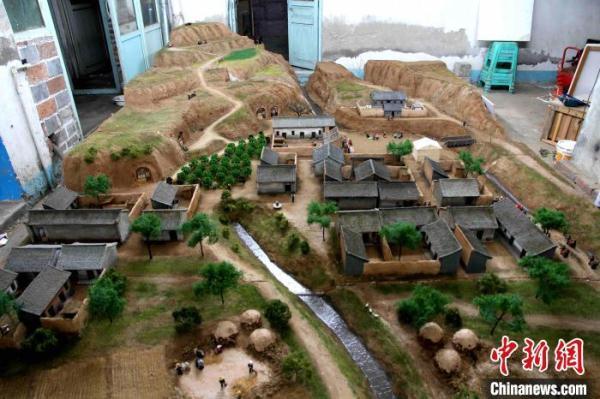 “80后”小伙10年复刻近400座老院落 在微缩世界留住记忆-80后小迪姐