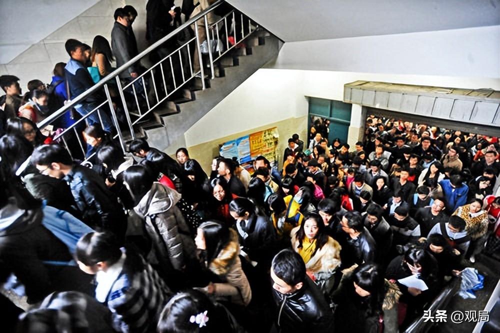 震惊！上课开空调必须扫码付费，一节课24，学生吐槽吃相太难看-教室开空调