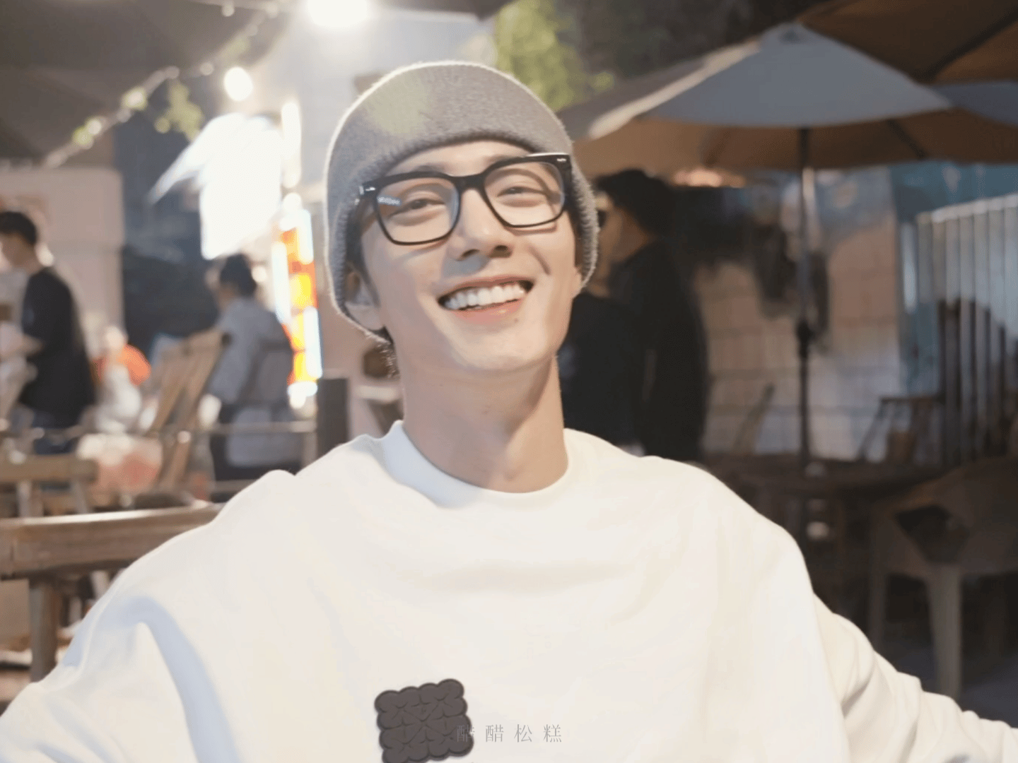 肖战：漫步重庆街头，商家连夜做打卡牌！地图都标好了，这速度！-肖战重庆打卡原图