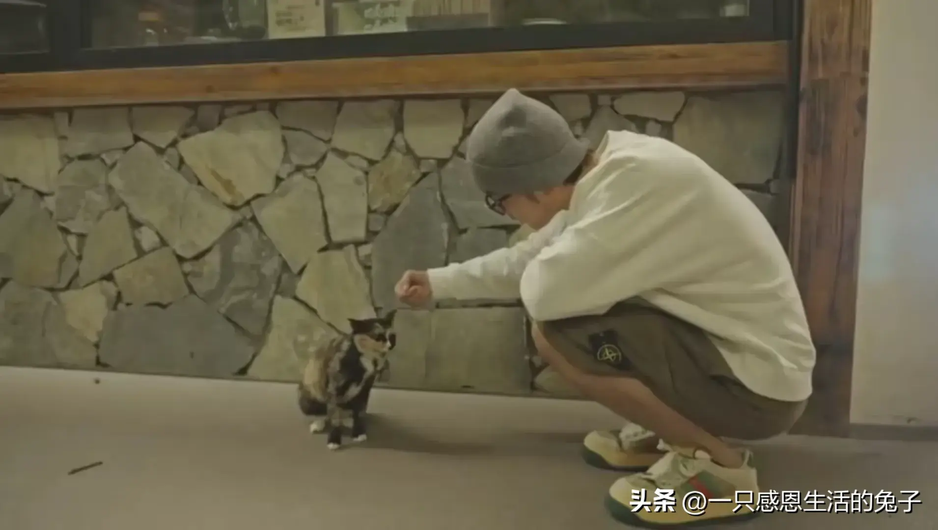 肖战：漫步重庆街头，商家连夜做打卡牌！地图都标好了，这速度！-肖战重庆打卡原图