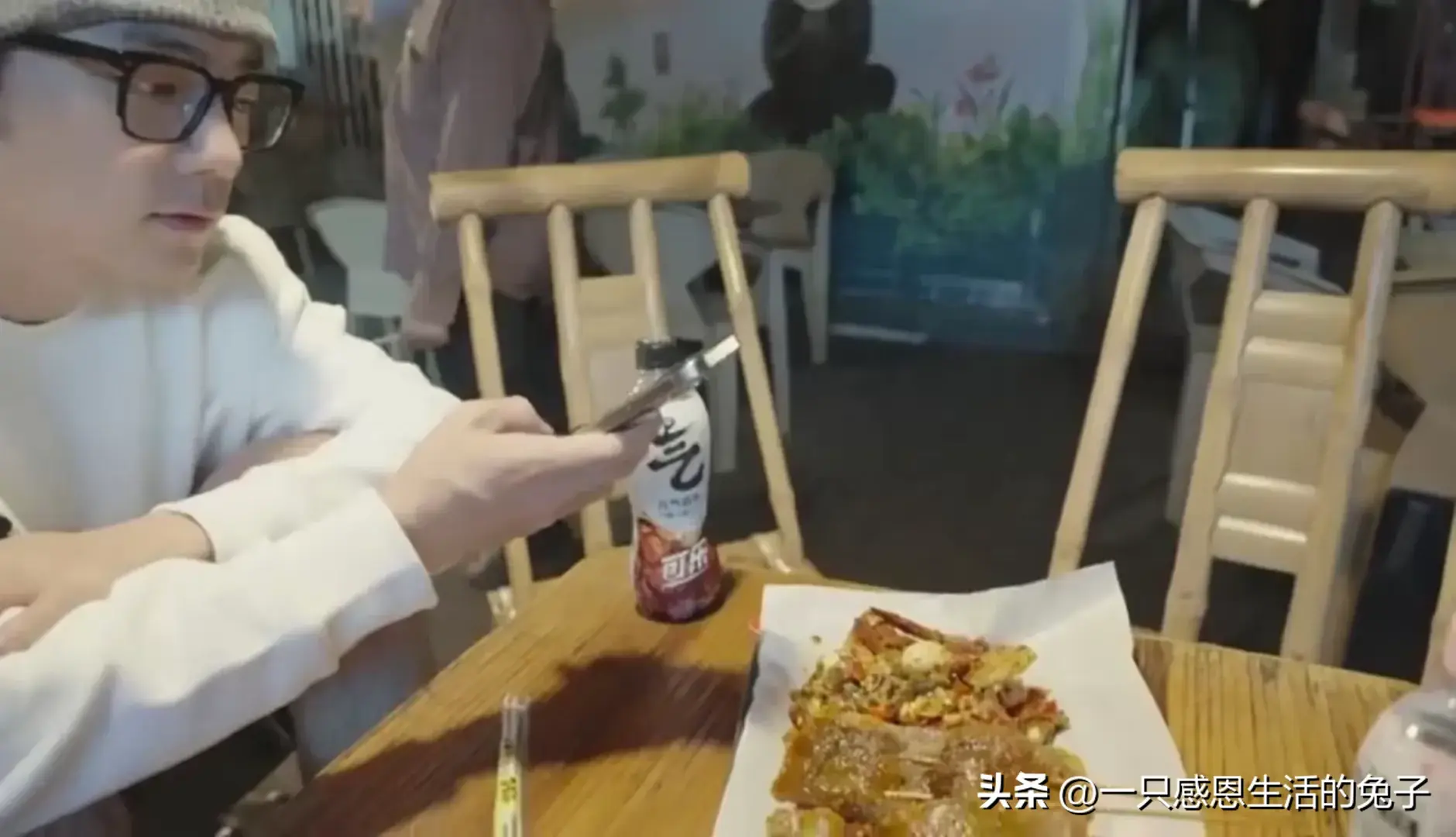 肖战：漫步重庆街头，商家连夜做打卡牌！地图都标好了，这速度！-肖战重庆打卡原图