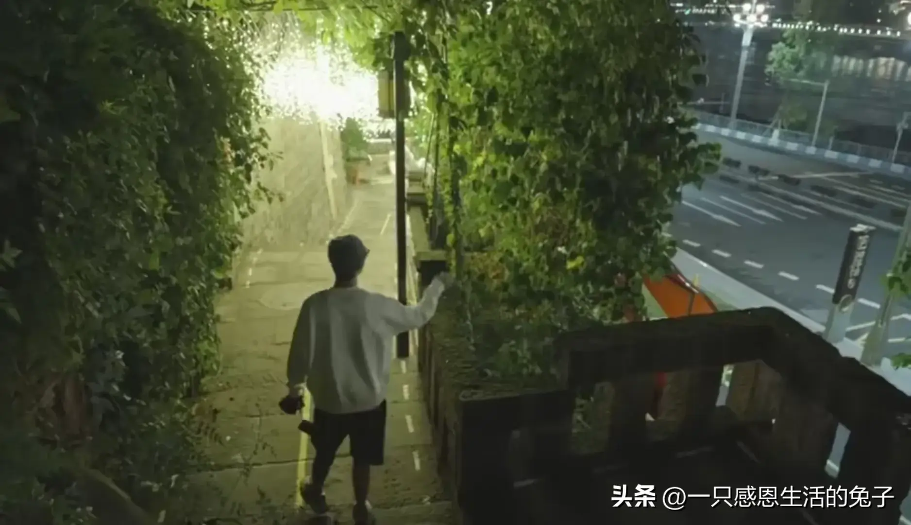 肖战：漫步重庆街头，商家连夜做打卡牌！地图都标好了，这速度！-肖战重庆打卡原图