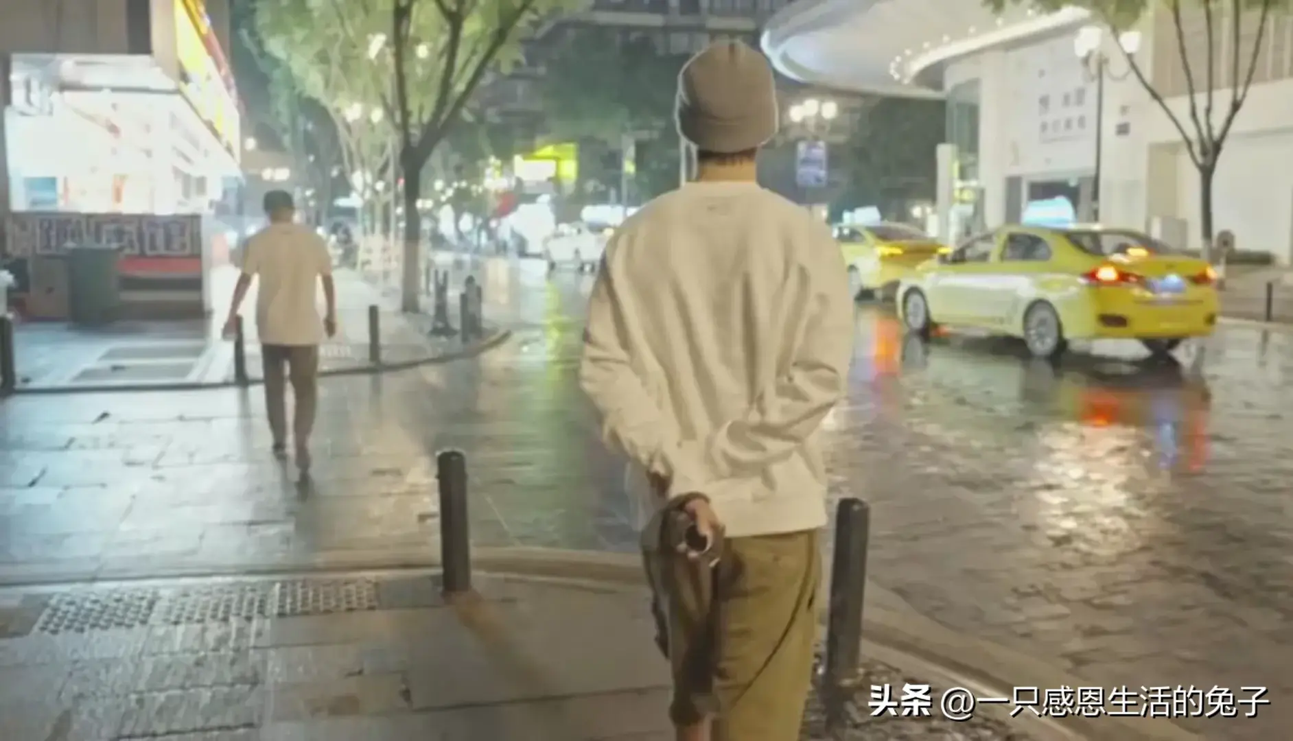 肖战：漫步重庆街头，商家连夜做打卡牌！地图都标好了，这速度！-肖战重庆打卡原图