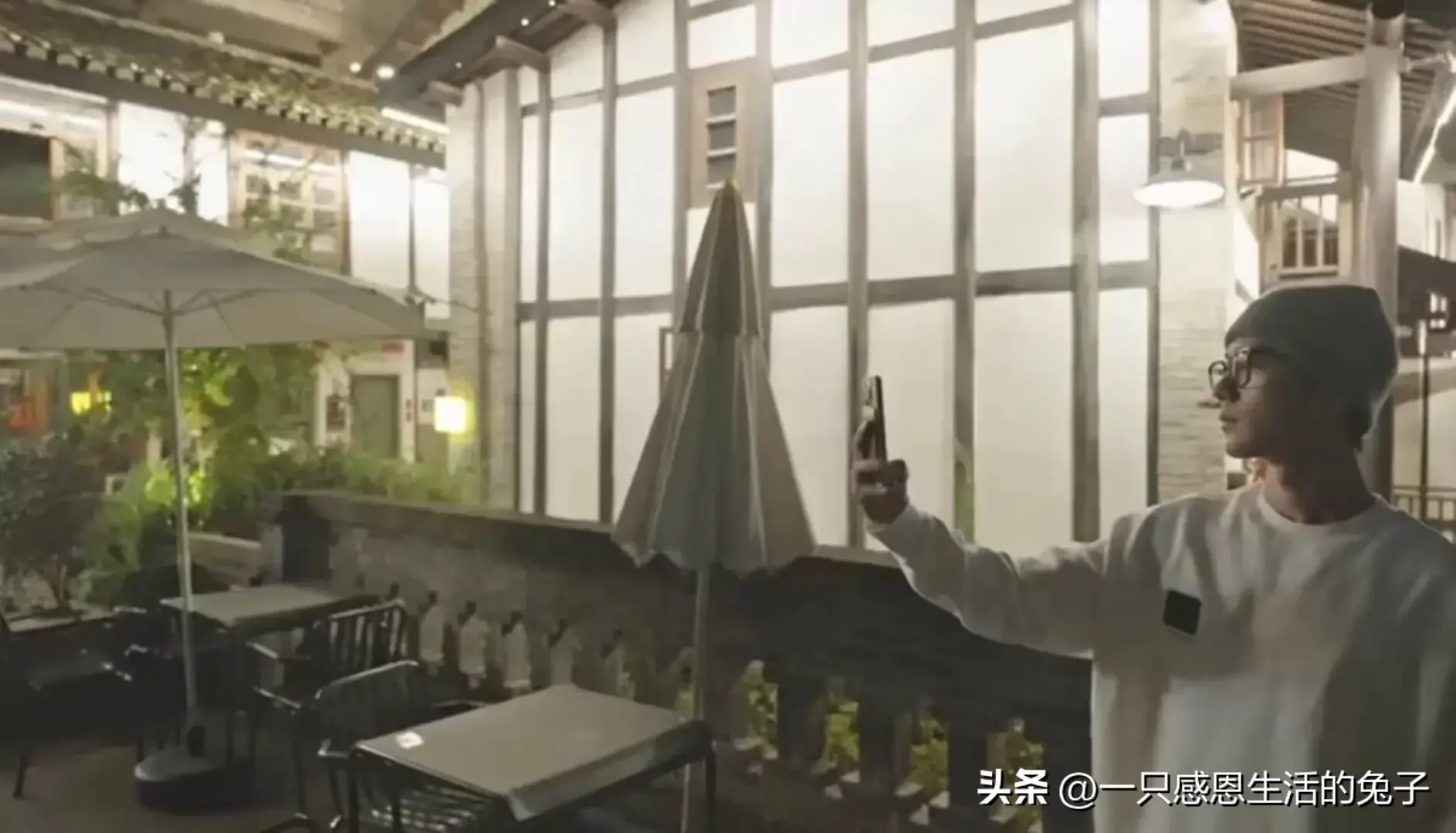 肖战：漫步重庆街头，商家连夜做打卡牌！地图都标好了，这速度！-肖战重庆打卡原图