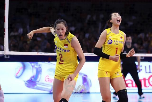 优秀！央视名嘴大赞朱婷，质朴大气又有大将风度，还都是临场作答-央视采访朱婷最新消息直播