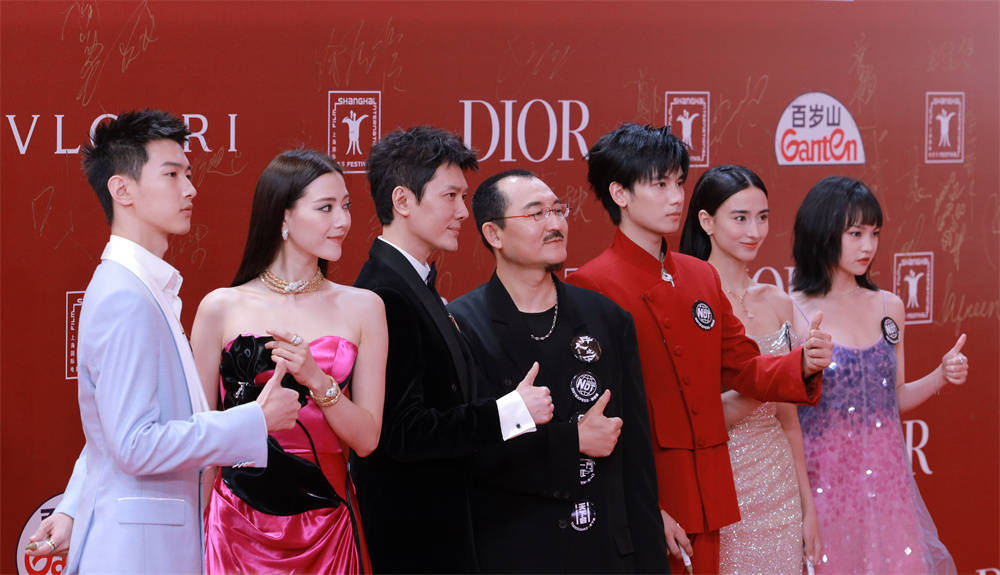 金爵红毯｜乌尔善携《异人之下》亮相，冯绍峰首次演反派-乌尔善作品好看吗