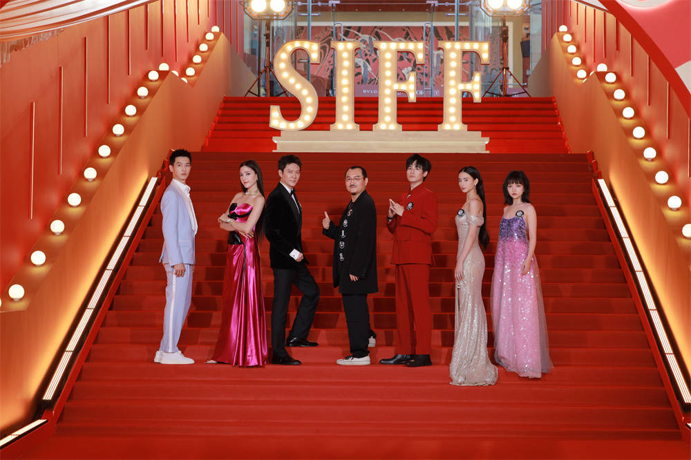 金爵红毯｜乌尔善携《异人之下》亮相，冯绍峰首次演反派-乌尔善作品好看吗