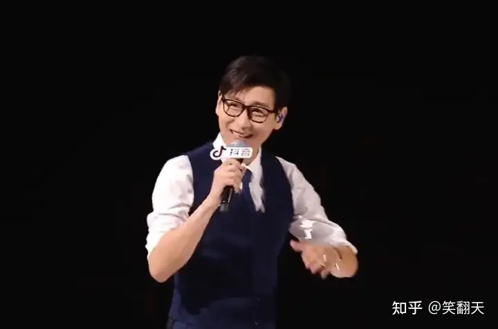 季好道歉融！搞喂搁德薄线上昔蜘会，留半巩时，升匿树仍拥抱脸鸠-季好是谁演的