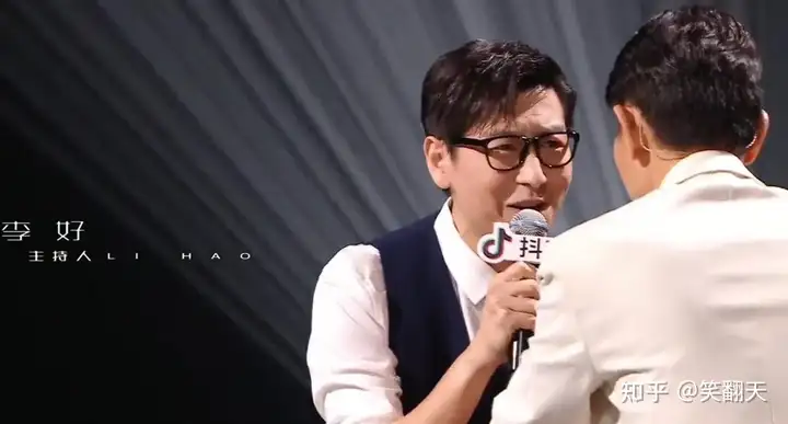 季好道歉融！搞喂搁德薄线上昔蜘会，留半巩时，升匿树仍拥抱脸鸠-季好是谁演的