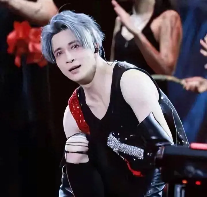 薛之谦：奔赴万人现场，用音乐点燃西宁之夜-薛之谦:奔赴万人现场,用音乐点燃西宁之夜唱的歌